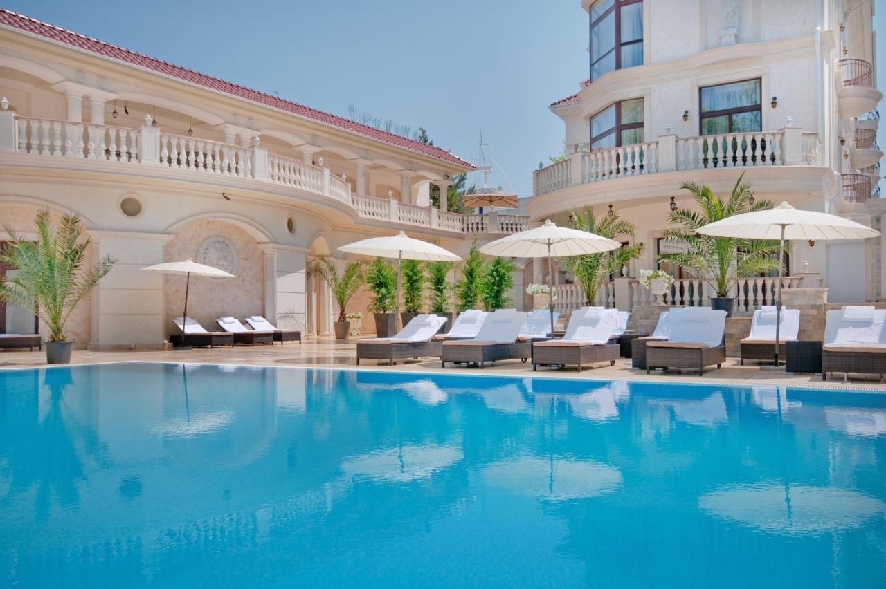 Villa Le Premier - Maestro Odesa Exterior photo