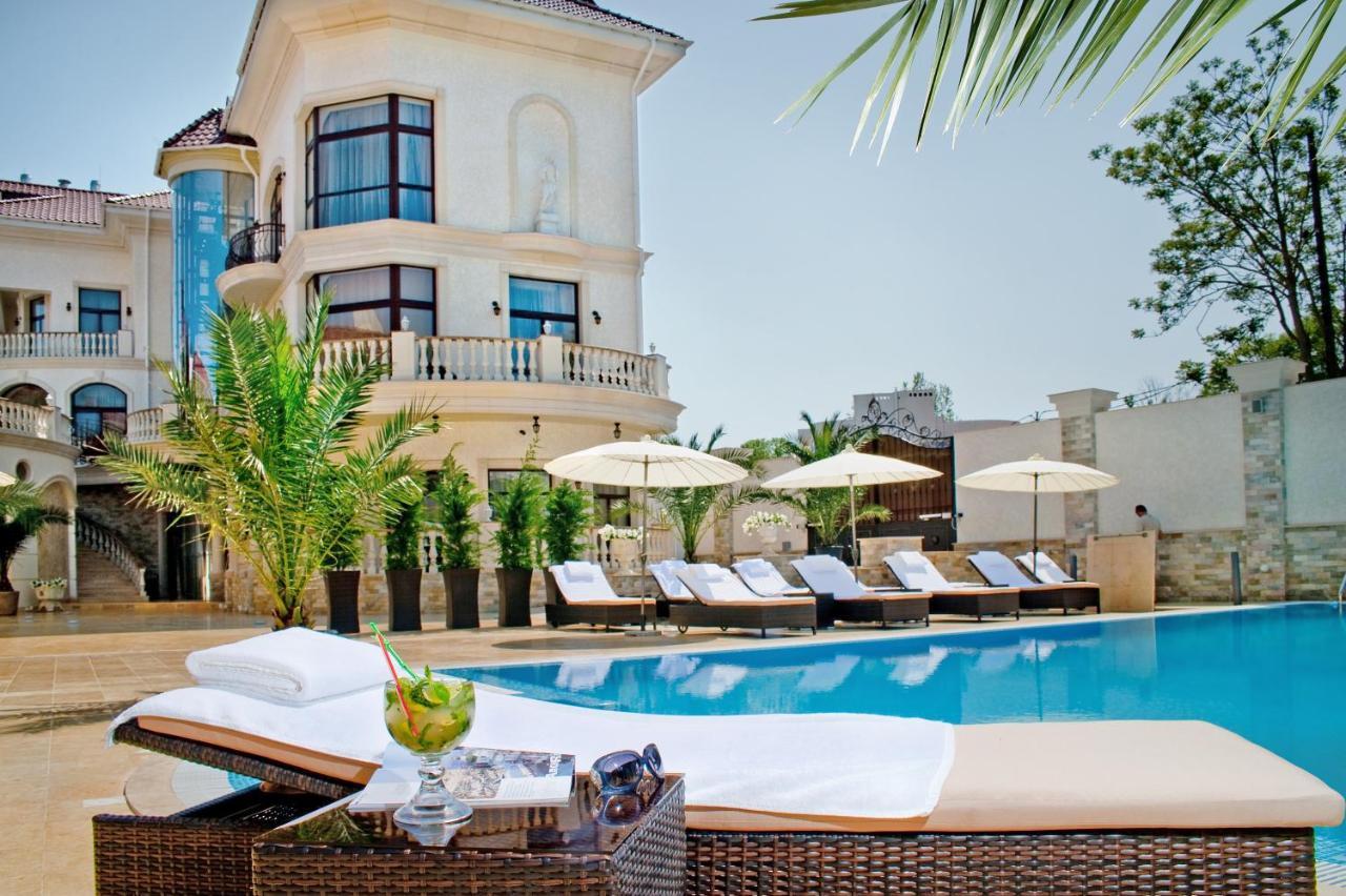 Villa Le Premier - Maestro Odesa Exterior photo