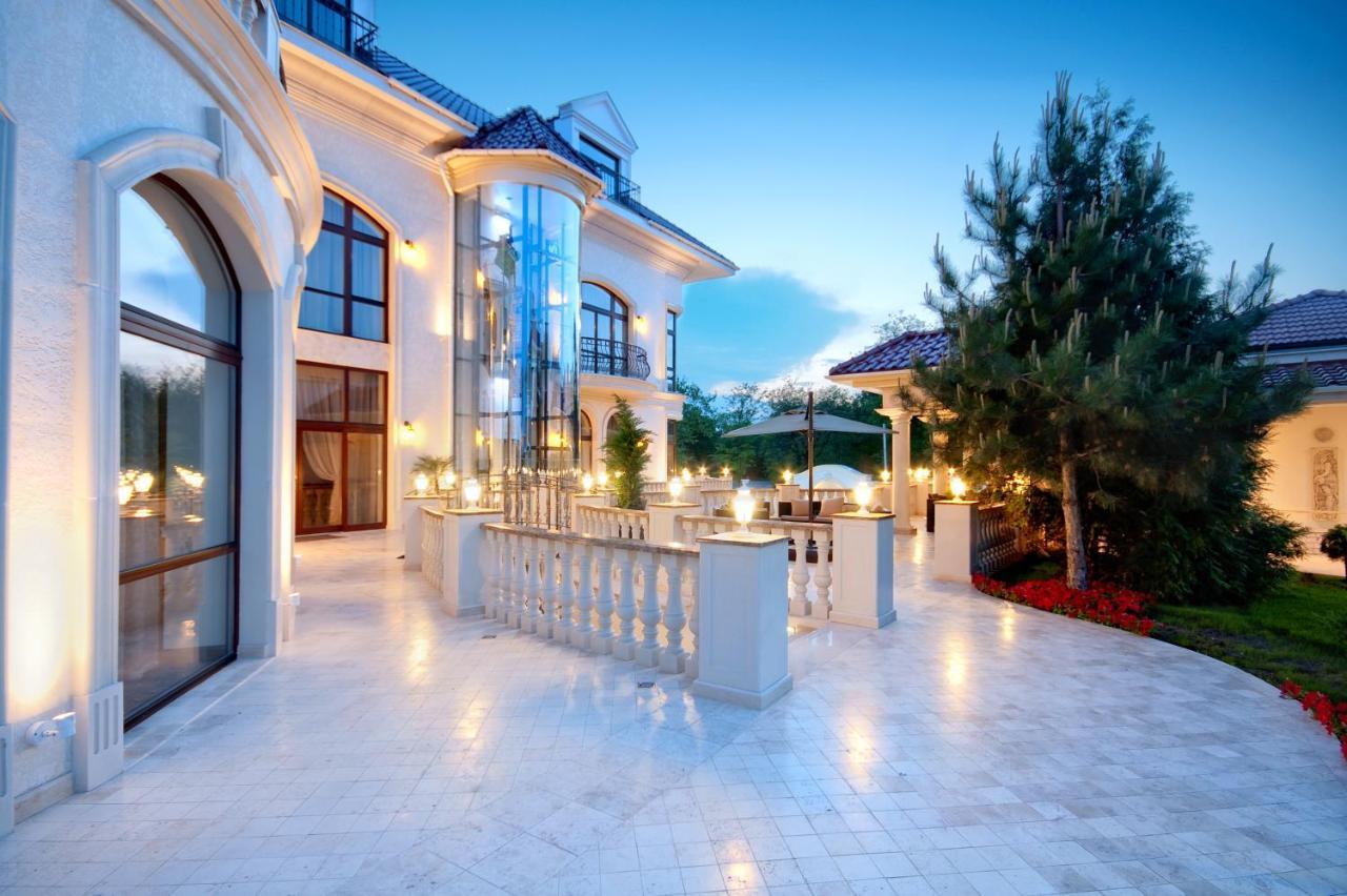 Villa Le Premier - Maestro Odesa Exterior photo