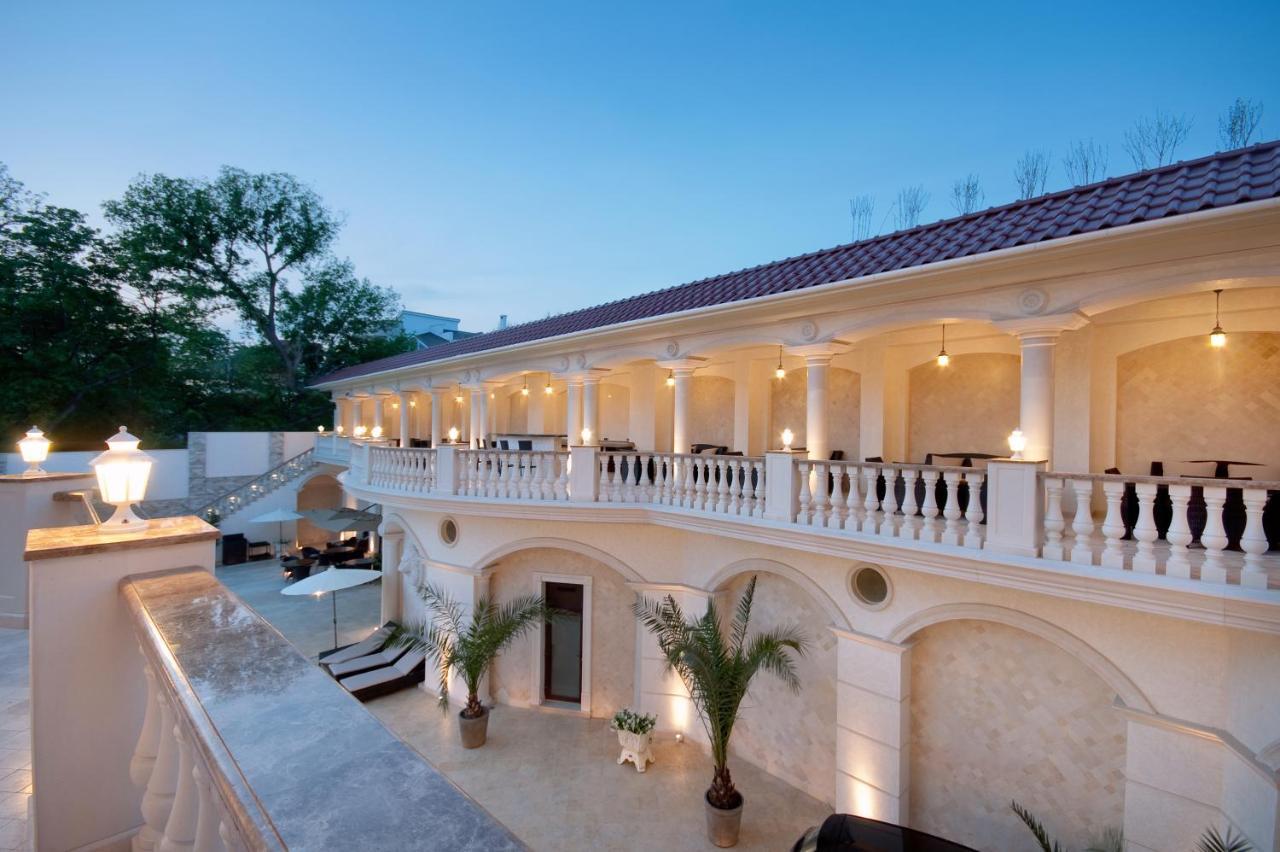 Villa Le Premier - Maestro Odesa Exterior photo