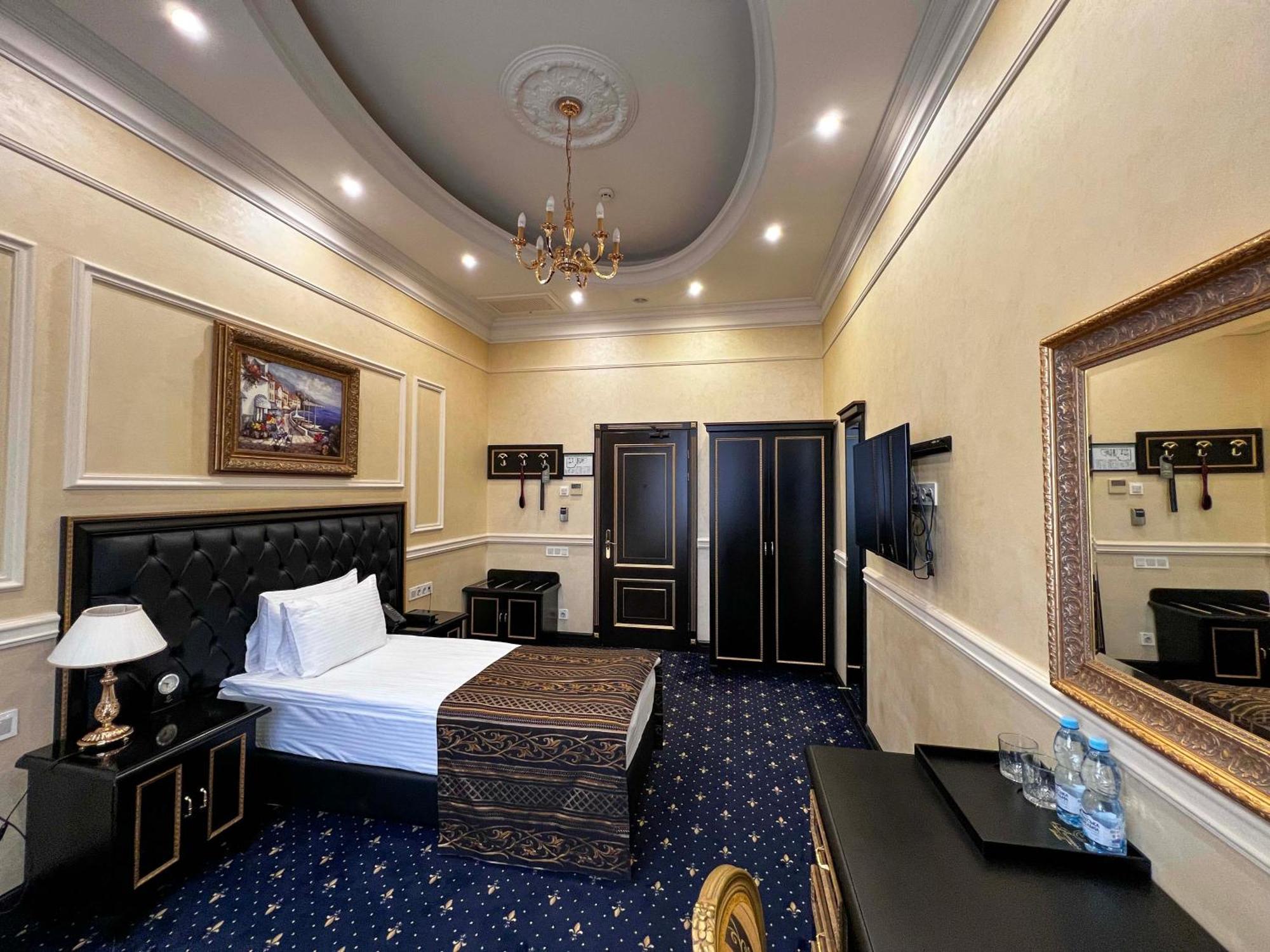 Villa Le Premier - Maestro Odesa Exterior photo