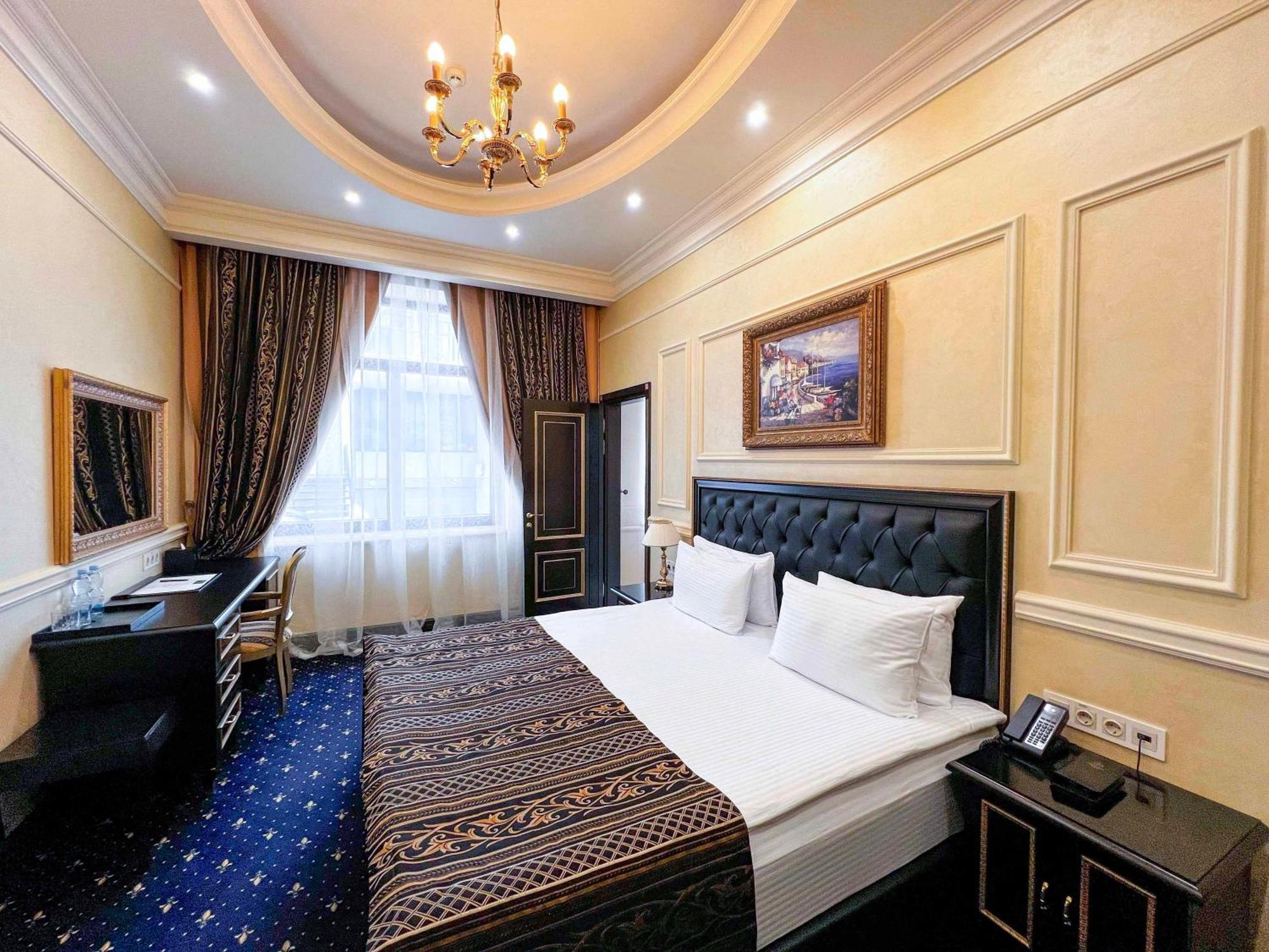 Villa Le Premier - Maestro Odesa Exterior photo